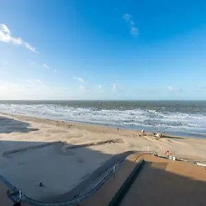Cosy With Sea View In , Oostende België